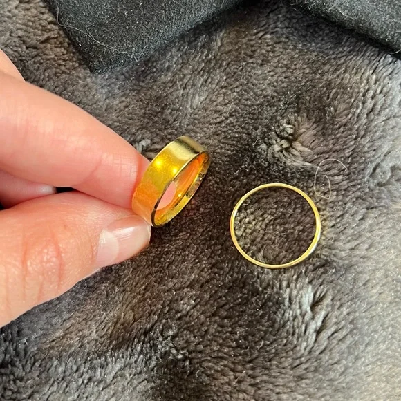 Mejuri stackable rings - Picture 2 of 5